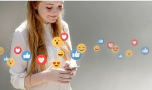 Influencer meaning in Marathi