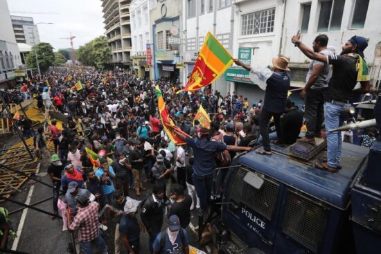 Sri Lanka political crises in Marathi