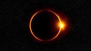 What is a solar eclipse IN MARATHI
