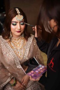 How to become makeup artist in Marathi