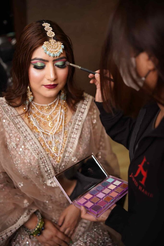 How to become makeup artist in Marathi